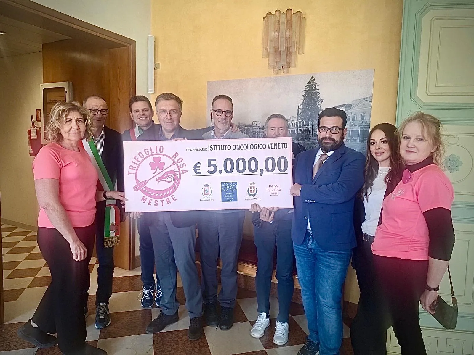 MARCHI iNDUSTRIALE SOSTIENE TRIFOGLIO ROSA